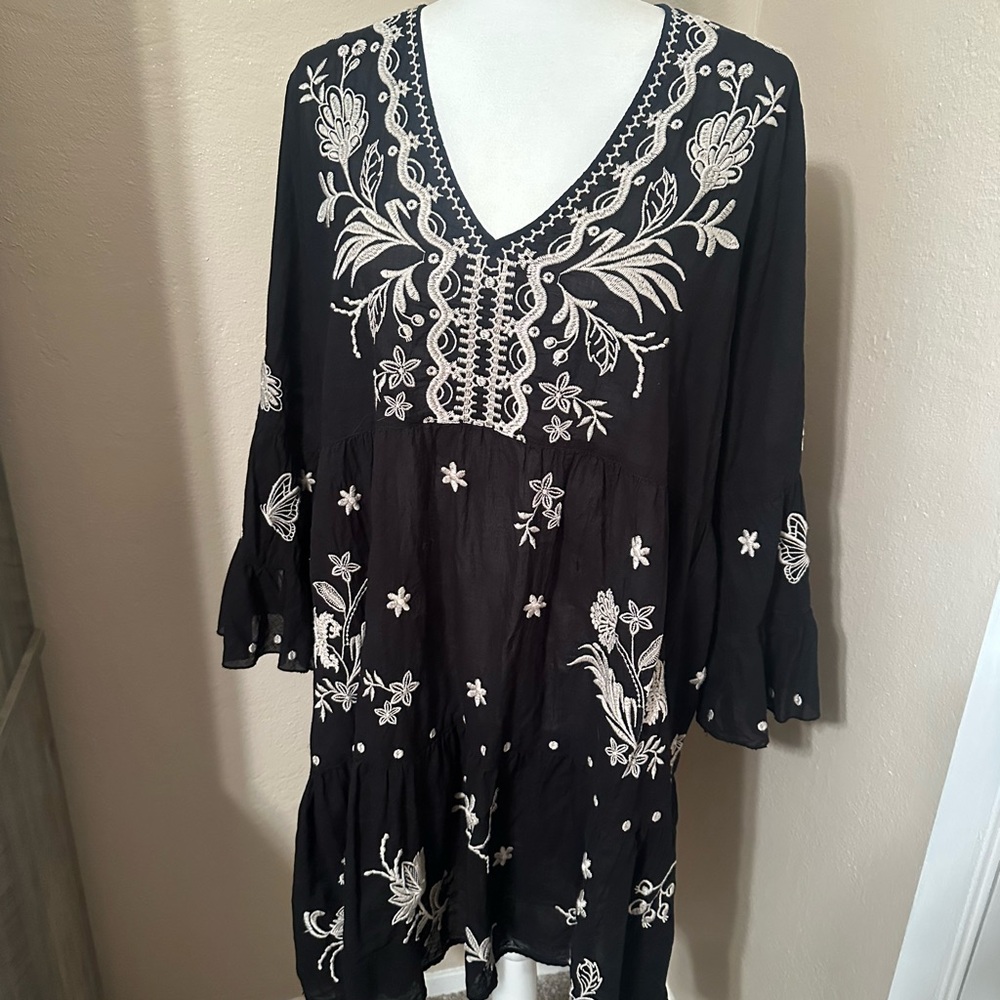 Johnny Was Embroidered Black and White Women's Top